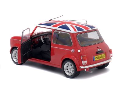 Метална кола MINI COOPER SPORT 1997 - RED + FLAG SOLIDO 1:18 - 1800604