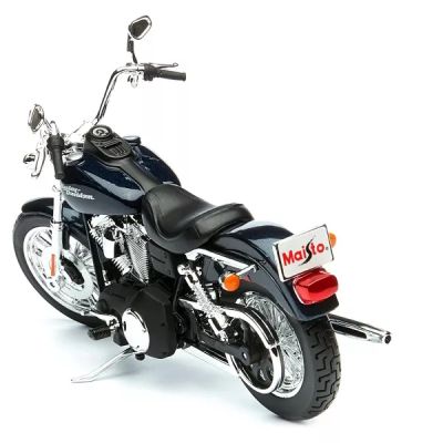 Метален мотор Harley Davidson  Dyna Street Bob Bike 2006 MAISTO 1/18