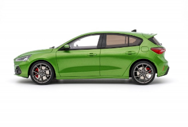 Метална кола Ford Focus ST 2022 - 1:18 Model Car Group 18452