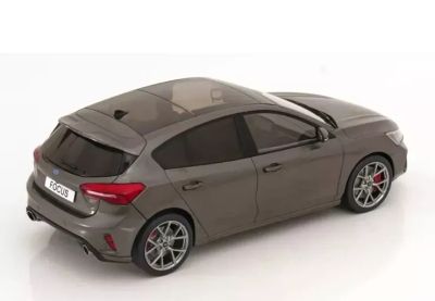 Метална кола Ford Focus ST 2022 - 1:18 Model Car Group 18454