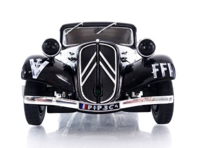 Метален автомобил CITROЕN TRACTION 7 BLACK 1944 SOLIDO 1:18 - 1800908