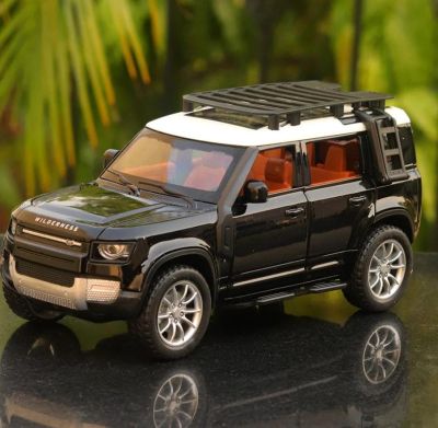 Метален джип Land Rover Defender със звук и светлини 1/22 черен