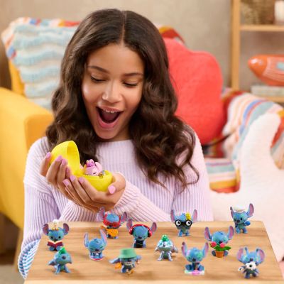 STITCH Мини фигура изненада в капсула ананас