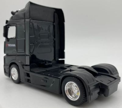 Метален камион Mercedes Benz Actros с ремарке и Bobcat Bburago 1/43 