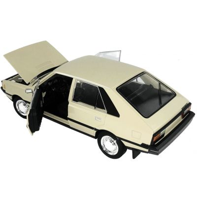 Метална кола FSO POLONEZ 1500 Welly 1:24