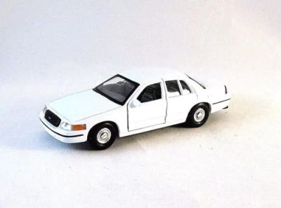 Метална кола Ford Crown Victoria 1999 Welly 1:34  