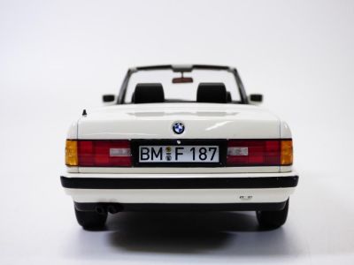 Метална кола BMW 325i Cabriolet 1991 Norev 1:18 - 183213
