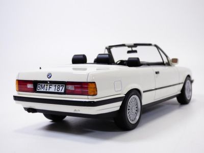 Метална кола BMW 325i Cabriolet 1991 Norev 1:18 - 183213