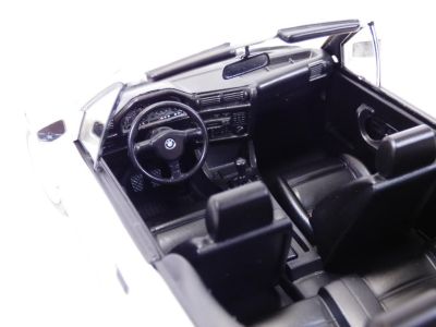 Метална кола BMW 325i Cabriolet 1991 Norev 1:18 - 183213