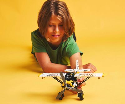 Конструктор LEGO Technic 42198 Самолет с витло