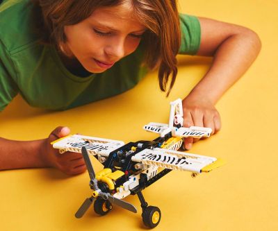 Конструктор LEGO Technic 42198 Самолет с витло