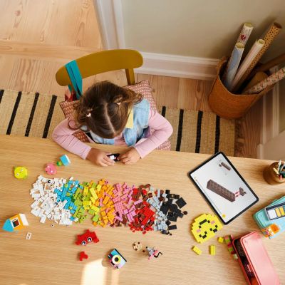 Конструктор LEGO CLASSIC Творческа кутия на щастието 11042