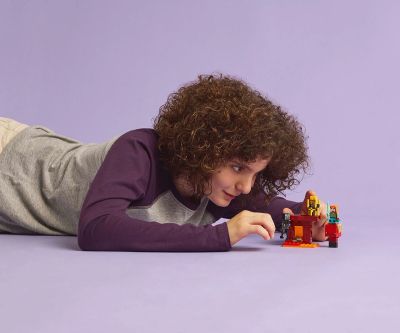 Конструктор LEGO Minecraft 21266 Битка в пъплената лава