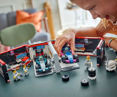 Конструктор LEGO City 60444 Гараж от F1 с коли Mercedes-AMG и Alpine