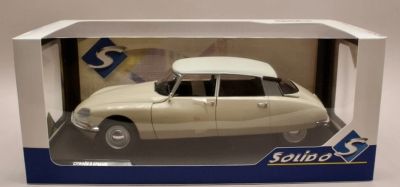 Метален автомобил Citroen D Special 1972 SOLIDO 1:18 - 1800710