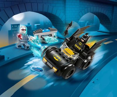 Конструктор LEGO DC Comics Super Batman 76301 Батман с Батмобила срещу Мистър Фрийз