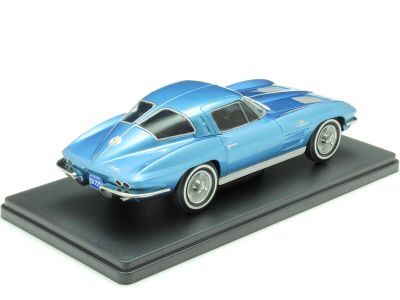 Метална кола Chevrolet Corvette C2 1963 WHITE BOX 124232