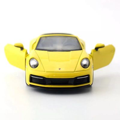 Метална кола Porsche 911 Carrera Cabriolet 68706 - 1:32