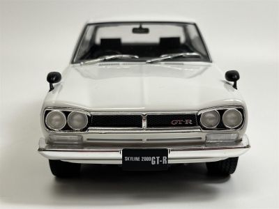 Метален автомобил Nissan Skyline GT-R KPGC10 Triple9 Collection 1:18 - T91800181