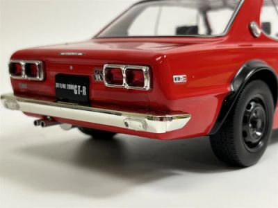 Метален автомобил Nissan Skyline GT-R KPGC10 Triple9 Collection 1:18 - T91800182