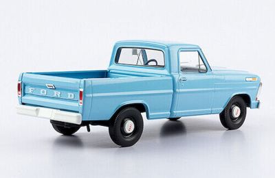 Метален автомобил Ford F-100 Blue 1972 SALVAT SAL24MVQ4