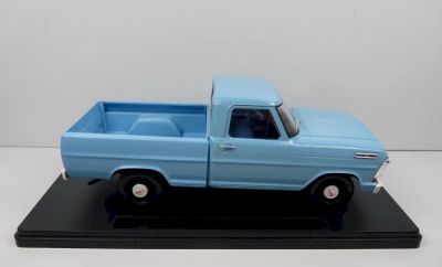 Метален автомобил Ford F-100 Blue 1972 SALVAT SAL24MVQ4