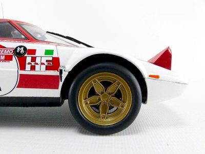 Метален автомобил Lancia Stratos HF Team Lancia Marlboro Triple9 Collection 1:18 T91800175