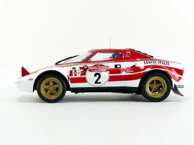 Метален автомобил Lancia Stratos HF Team Lancia Marlboro Triple9 Collection 1:18 T91800175