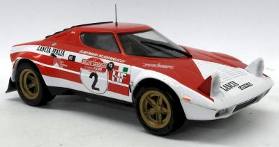 Метален автомобил Lancia Stratos HF Team Lancia Marlboro Triple9 Collection 1:18 T91800175