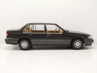 Метален автомобил Volvo 960 Green Metallic 1996 Triple9 Collection 1:18 91800300