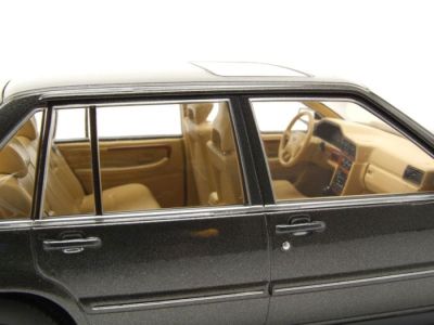 Метален автомобил Volvo 960 Green Metallic 1996 Triple9 Collection 1:18 91800300